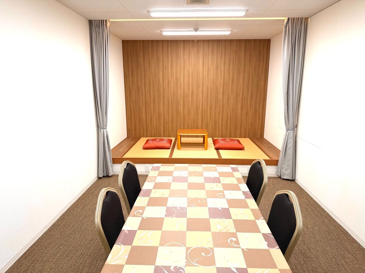 2F 故人様のそばでゆっくりとお過ごしいただける親族控室